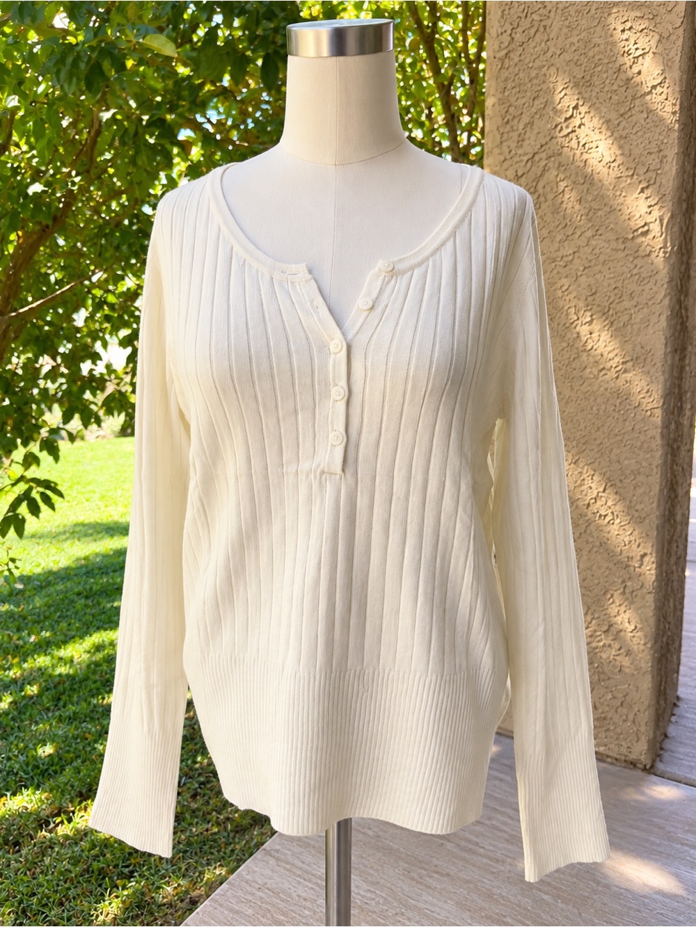 Women’s Cream Ribbed Henley Scoop-Neck Sweater